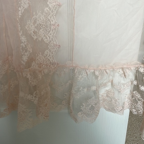 Sheer cream lace top - Picture 5 of 6